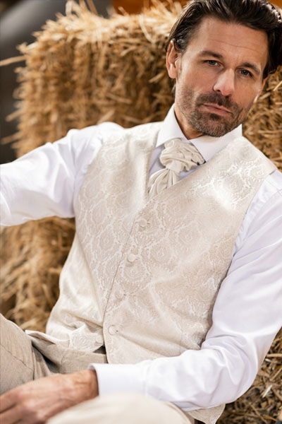 Anzug Herren, Anzug, Hochzeitsanzug, Hochzeitsanzüge, Anzüge Herren, Bräutigam, Anzug Bräutigam, Bräutigam Anzug, Boho Bräutigam, Boho Anzug, Boho Hochzeitsanzug, Anzug Beige, Leinenanzug, lässiger Hochzeitsanzug, Sommeranzug, Sommerhochzeit Anzug, Anzugtrend, Boho Hochzeit, Boho Look,