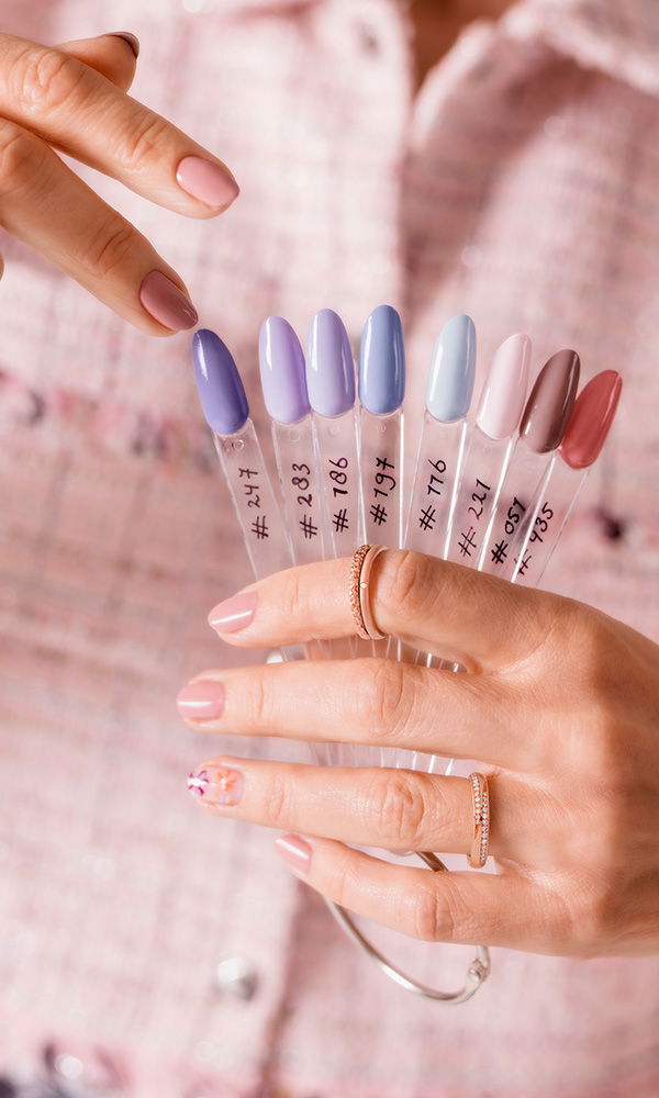 Auswahlhilfe für den perfekten Nagellack – stimmige Farbpalette für den großen Tag.