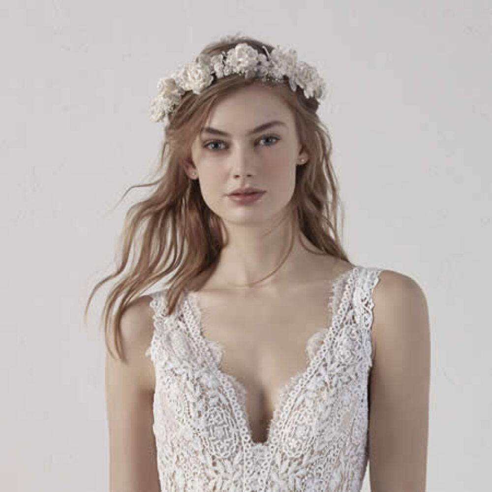 Blumen im Haar, Kleid Pronovias, Braut, Hochzeit