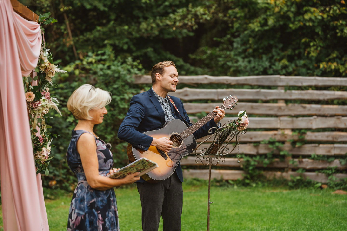 Corona Hochzeit, Outdoor Hochzeit, heiraten im Freien, Gartenhochzeit, Hochzeit 2022, Hochzeitstrend, Elopement, freie Trauung