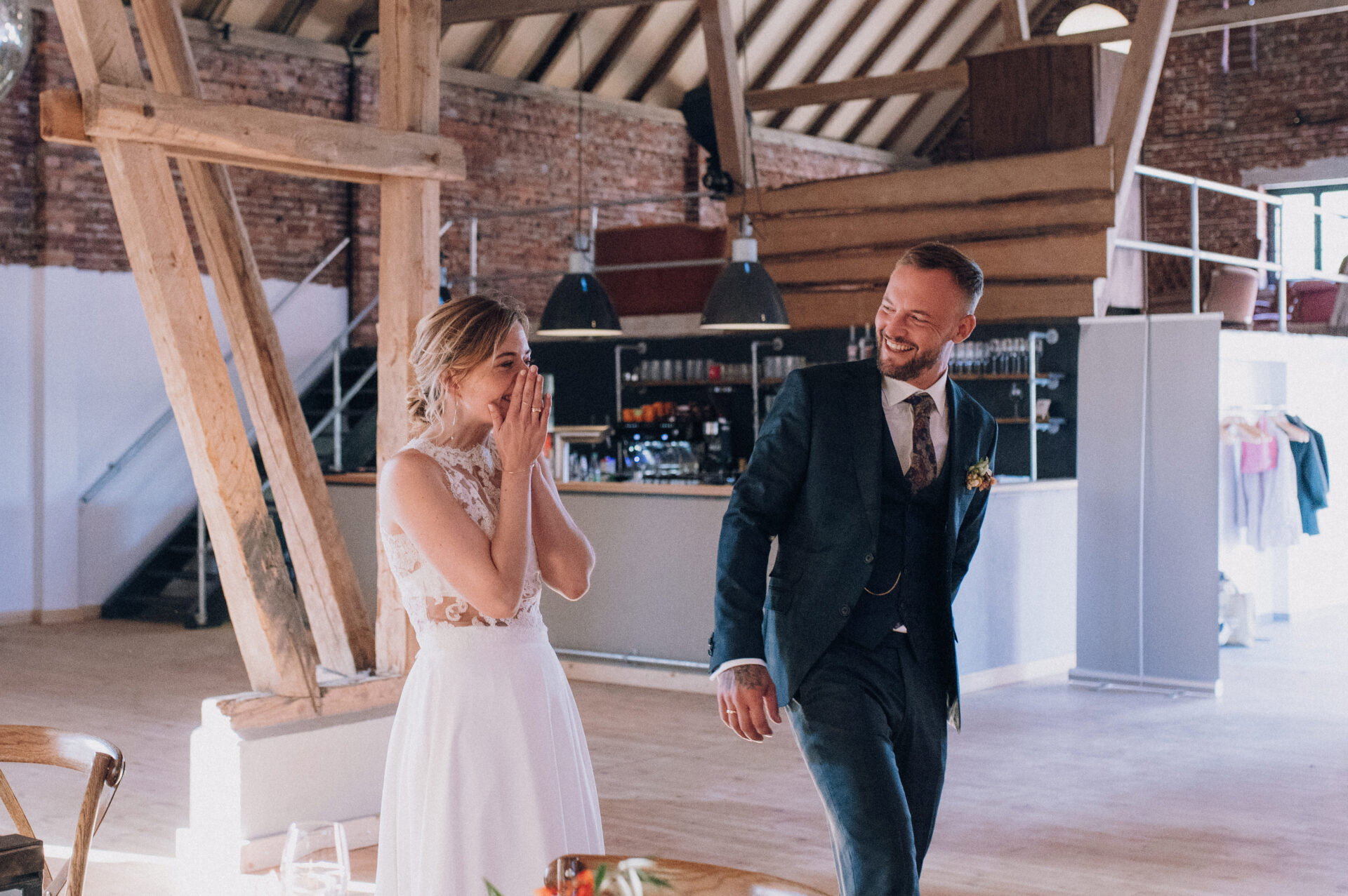 Hochzeit Location, Hochzeitslocation, Hochzeitsdekoration, Hochzeitsblumen, Hochzeitsplanung, First Look, Scheunenhochzeit, Boho Hochzeit, Trockenblumen, Dekokonzept, Tischordnung, Gästeliste