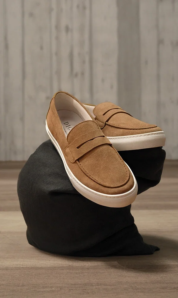 Lässige Herrenschuhe aus Wildleder – perfekt für Freizeit und Hochzeit.
