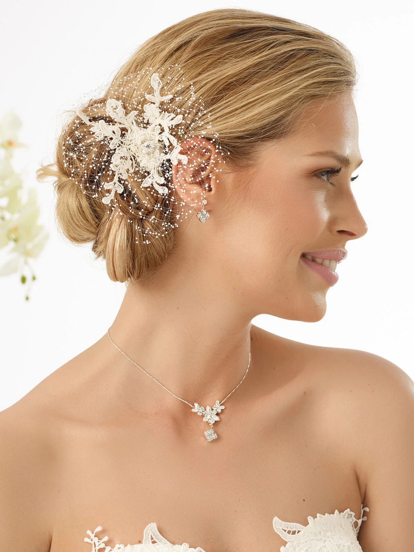 Braut - Brautfrisur - Dutt - Haarschmuck