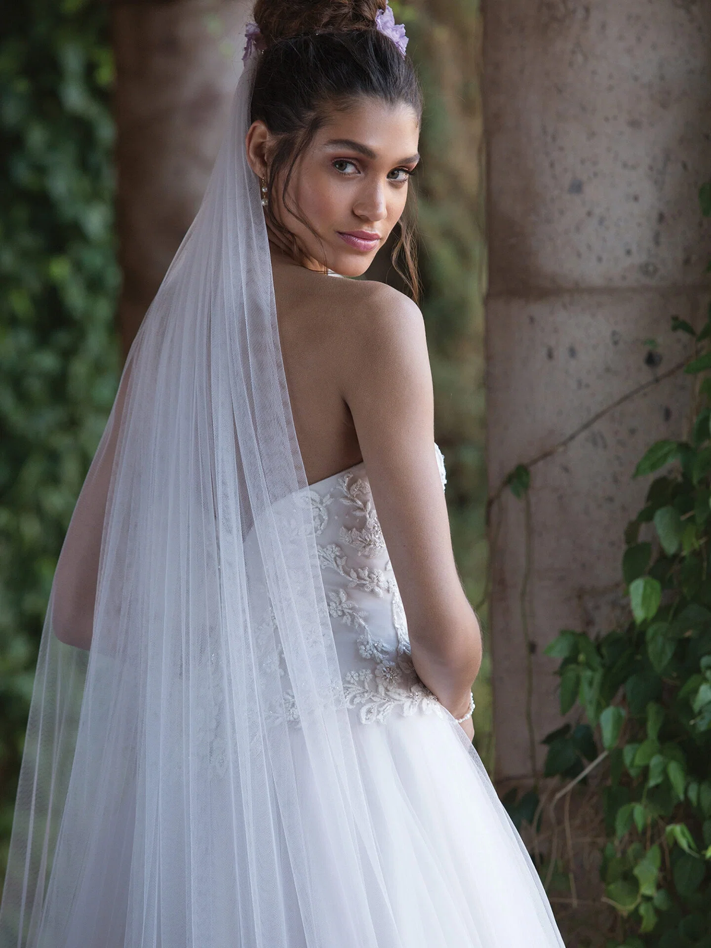 Braut - Schleier - Hochzeitskleid - Brautfrisur - Dutt