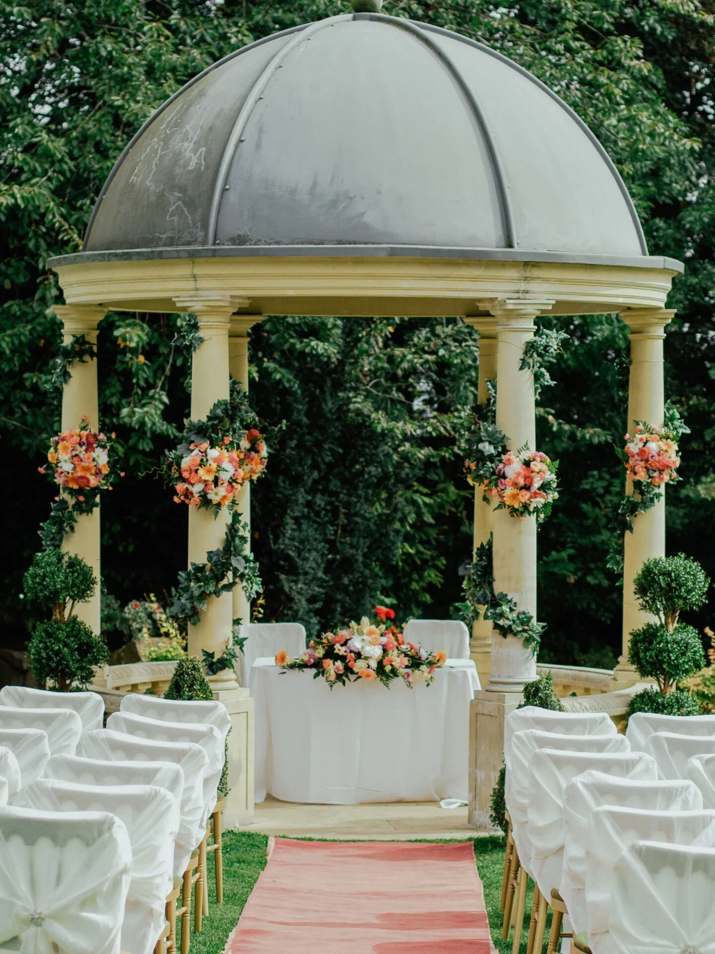 Hochzeit - Hochzeitsdeko - Blumen - Pavillon
