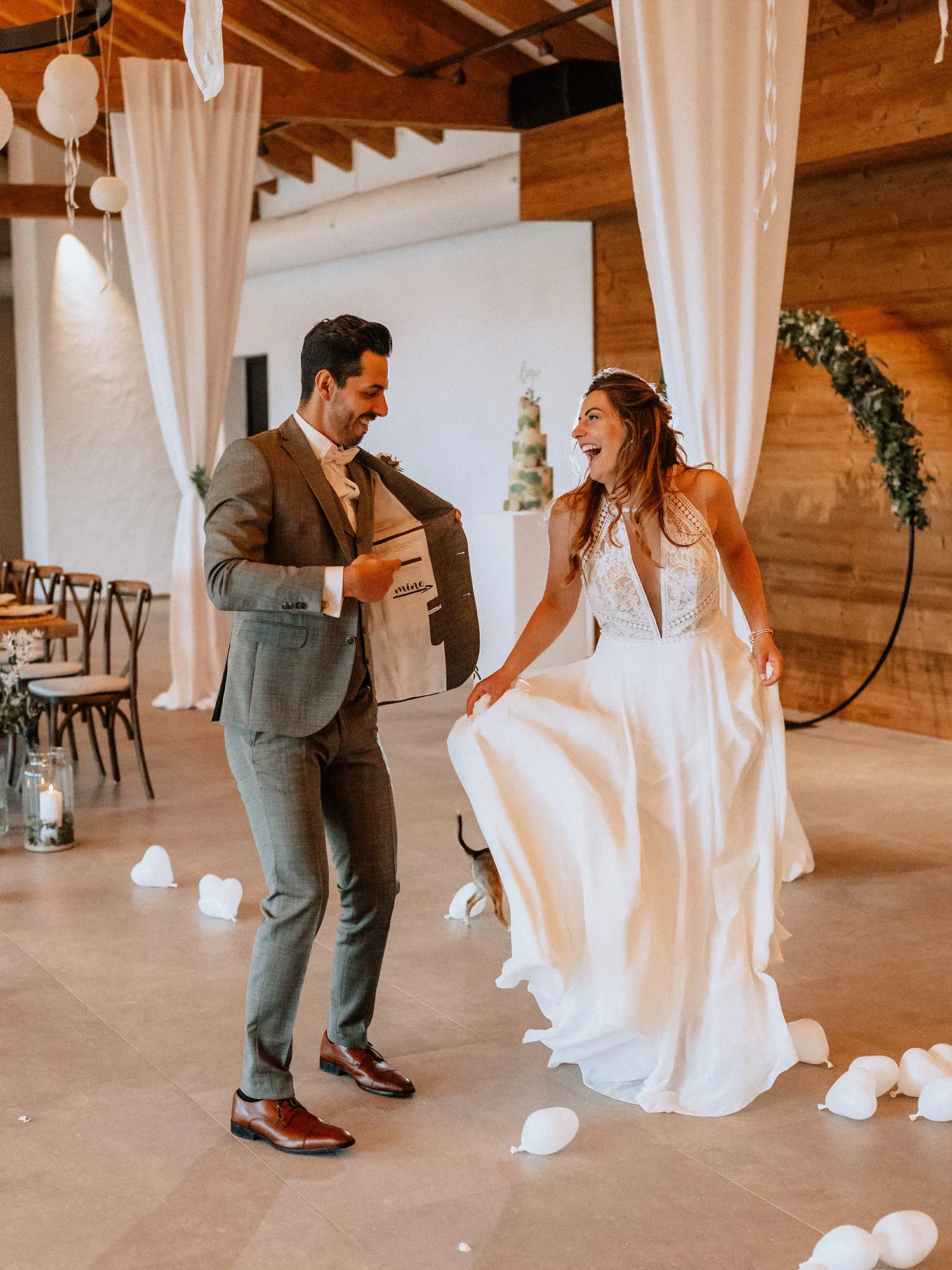 Paar beim Hochzeitstanz