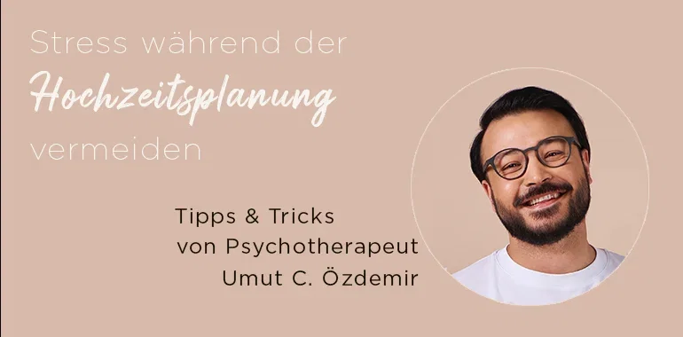 Bild mit dem Titel 'Tipps zur Stressvermeidung bei der Hochzeitsplanung', begleitet von einem Foto des lächelnden Psychotherapeuten Umut C. Özdemir.