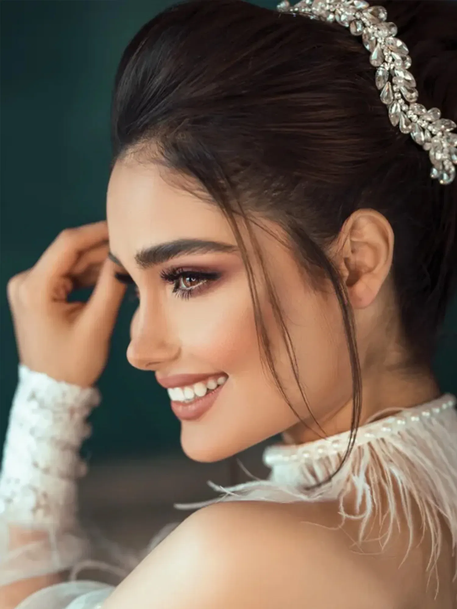 Braut mit Haar-Accessoire