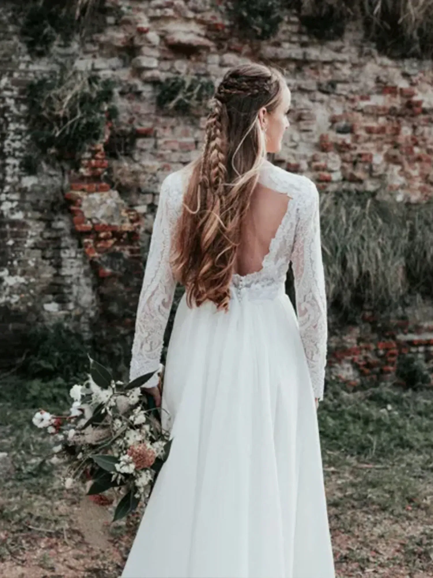 Braut mit halboffenen Haaren