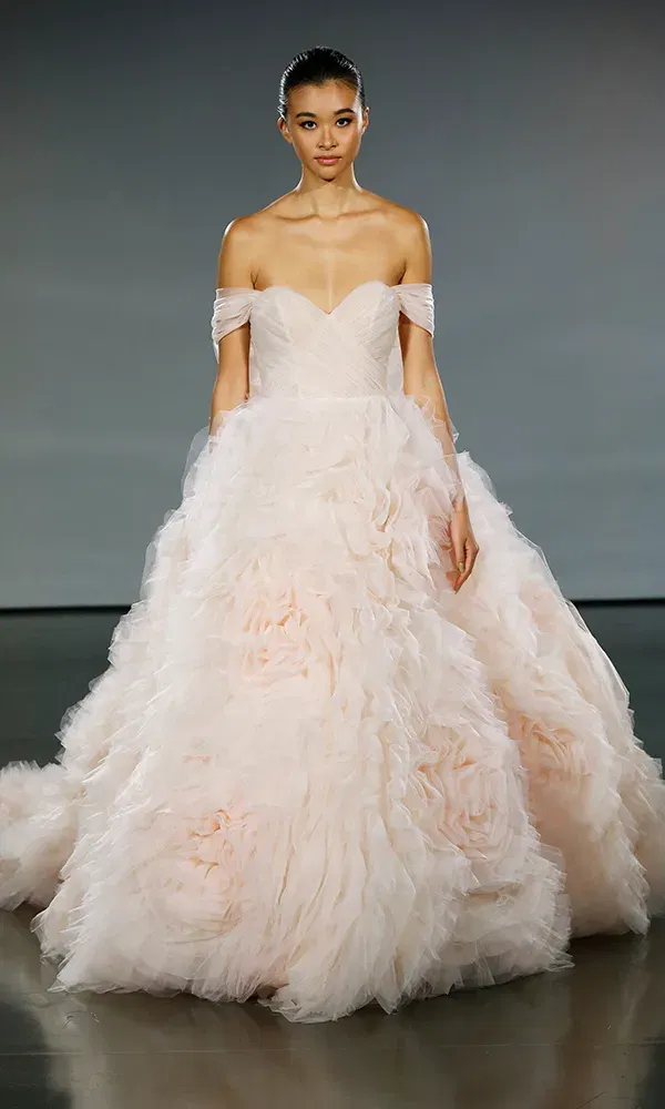 Hellrosanes Brautkleid von Morilee Bridal