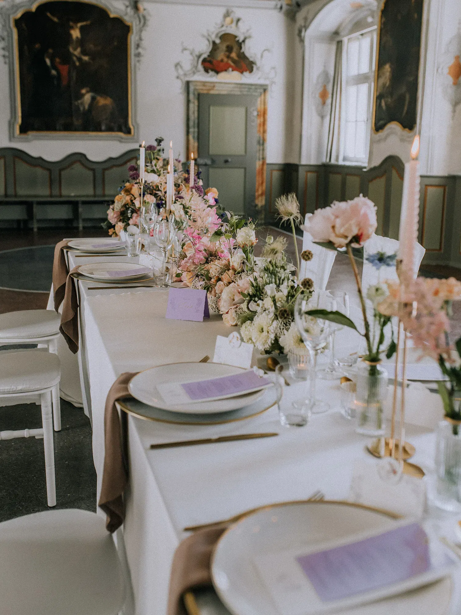 Table setting auf einer Hochzeit in rosa gehalten