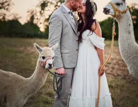 Eure Scheunen-Hochzeit mit zauberhaften Boho-Flair