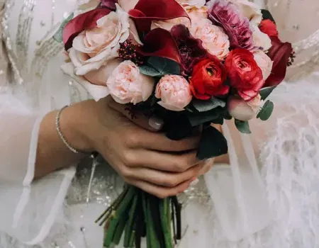 Der perfekte Brautstrauss für dein Hochzeitskleid: So findest du ihn!