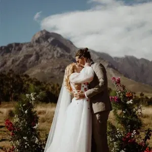 Lina Mallon & Chris – Eine Traumhochzeit in den Weinbergen von Kapstadt