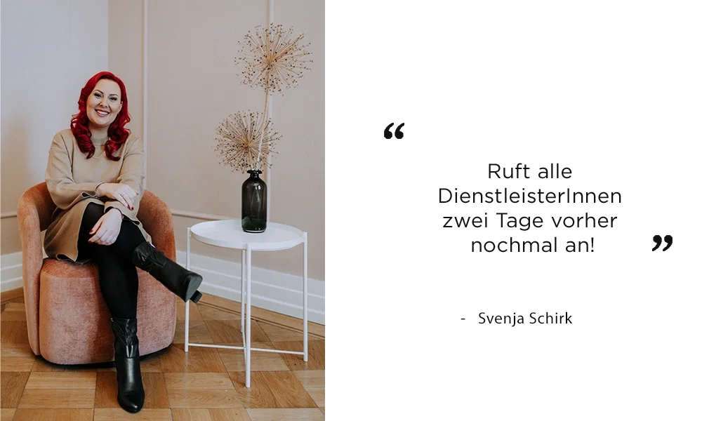 Svenja Schirk in einem gemütlichen Sessel, die betont, wie wichtig es ist, Hochzeitsdienstleister vor dem großen Tag anzurufen.