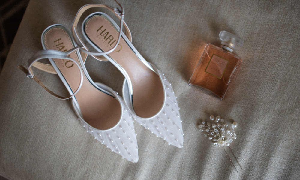 Die liebevoll Details der Braut: Perlenschuhe von Harlo.