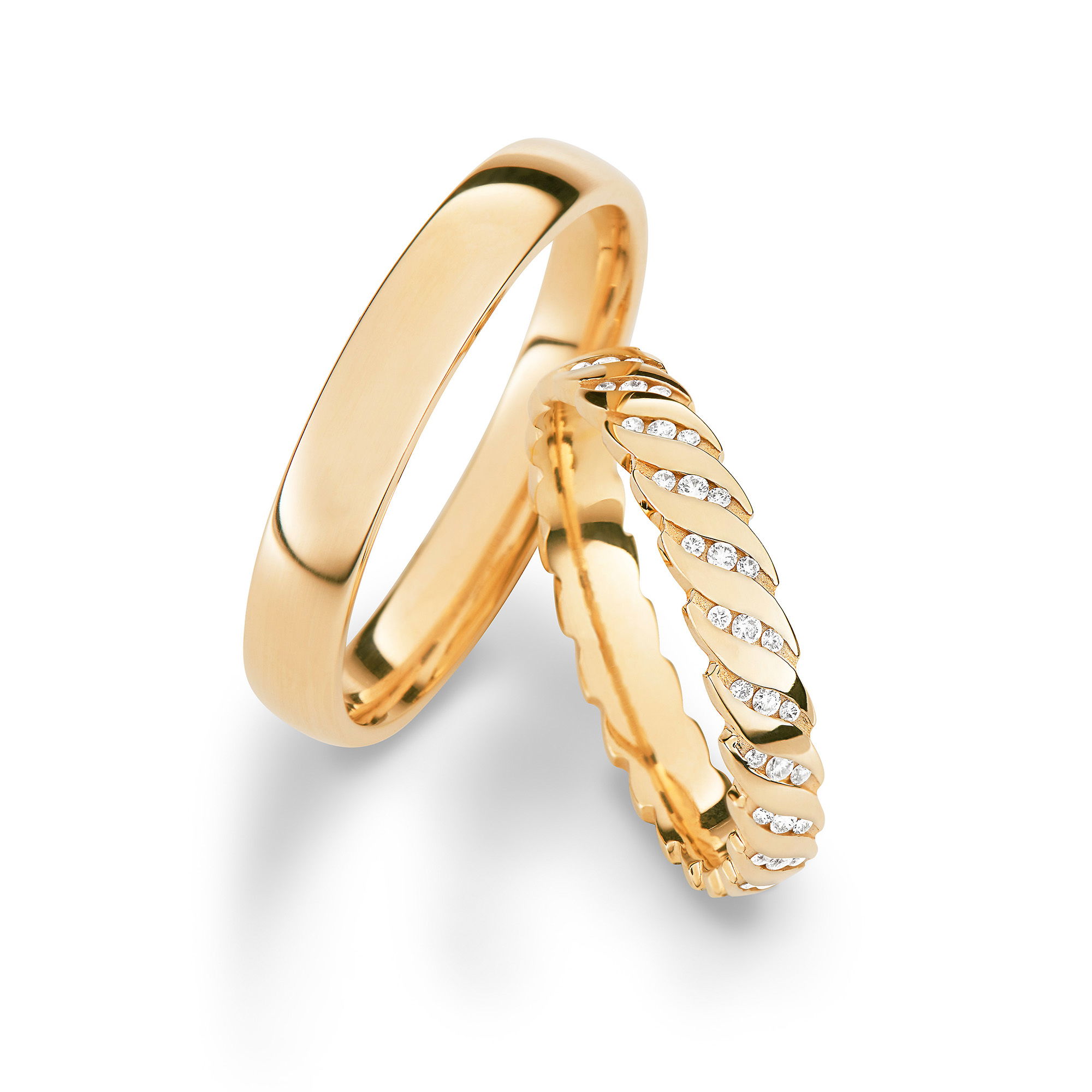 Romantisches Ringpaar von Max Kemper mit floralem Brillantschliff im Damenring.