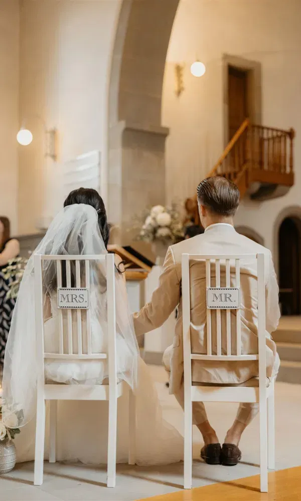 Emotion pur: Die ersten Blicke während der Trauung in der Kirche in Kilchberg.