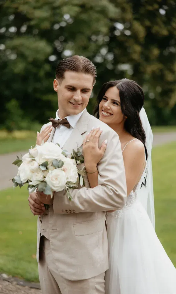 Blühende Gefühle: Jasmins Brautstrauss – modernen Akzenten mit persönlichem Stil.