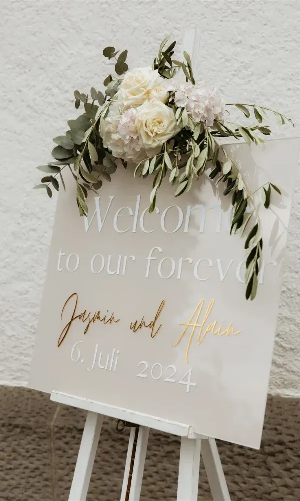 Das liebevoll gestaltete Welcome-Schild hiess die Gäste mit warmen Worten und Stil willkommen.