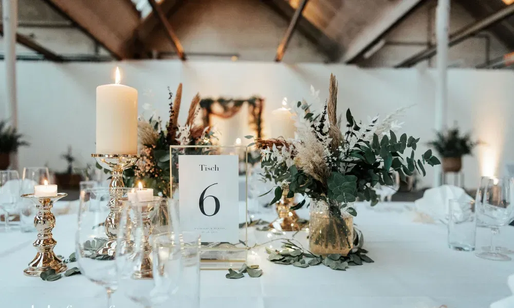 Perfekt abgestimmte Tischdeko, die den Raum verzauberten.