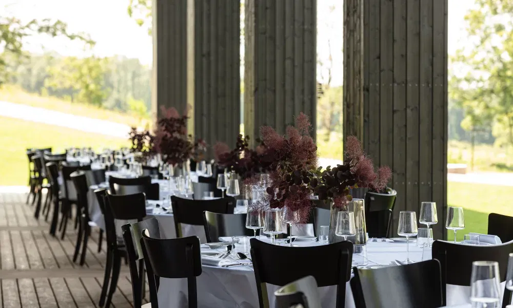 Elegante Bankett- und Festsäle mit Platz für bis zu 300 Personen schaffen den perfekten Rahmen für euer Fest.