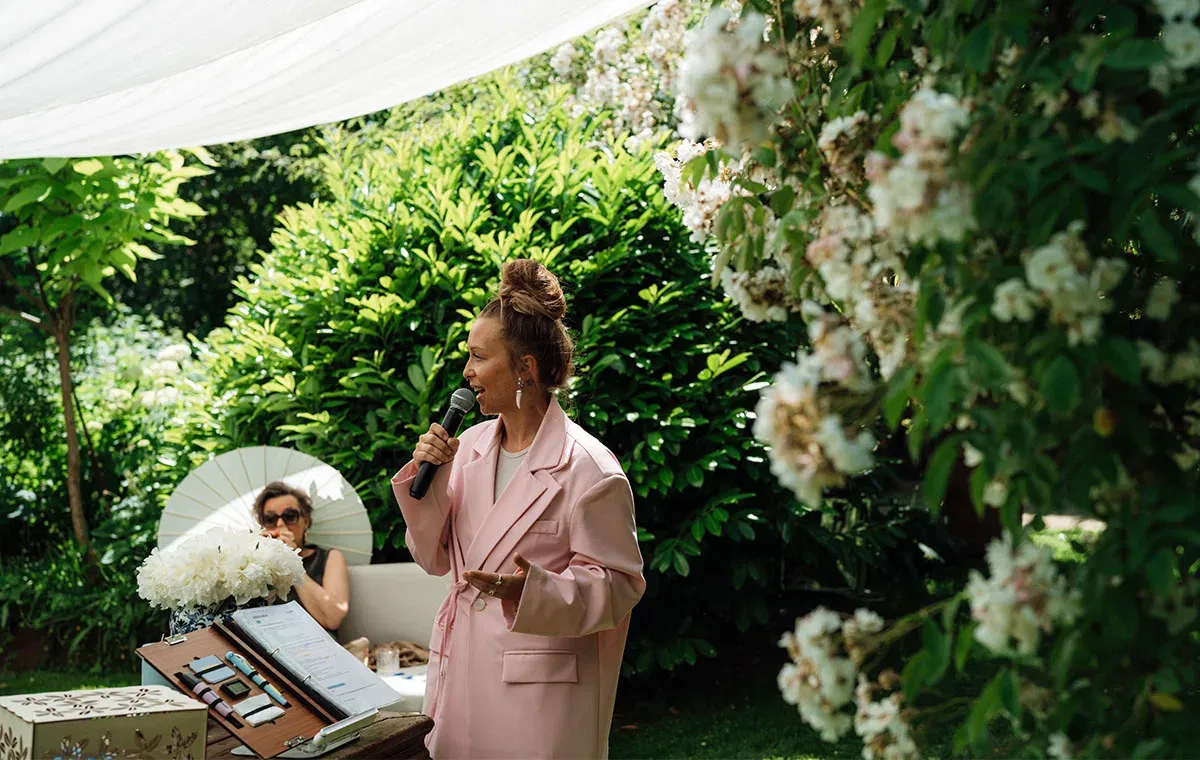 Freie Traurednerin Magdalena bei einer freien Zeremonie