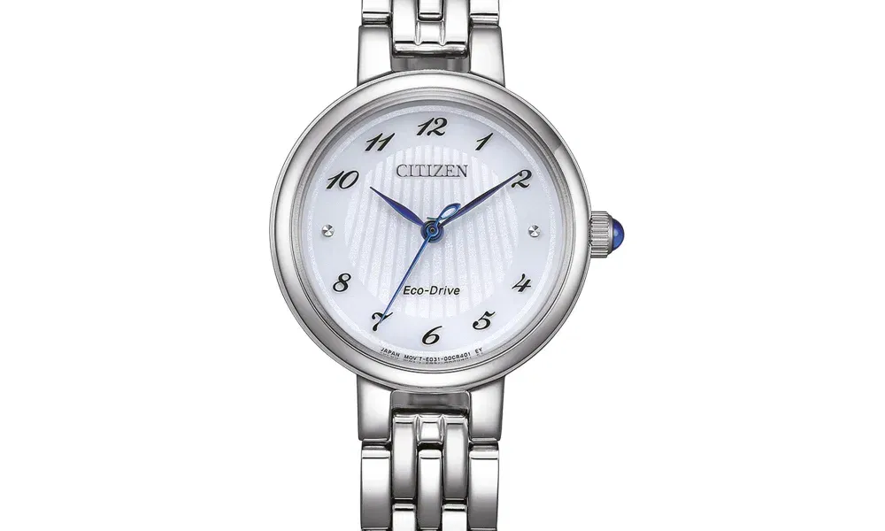 Elegante Citizen Damenarmbanduhr in Silber mit rundem weißen Zifferblatt und feinen arabischen Ziffern