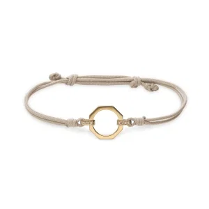 Zartes Armband mit beigem Band und goldenem Element mit feinem Diamantbesatz