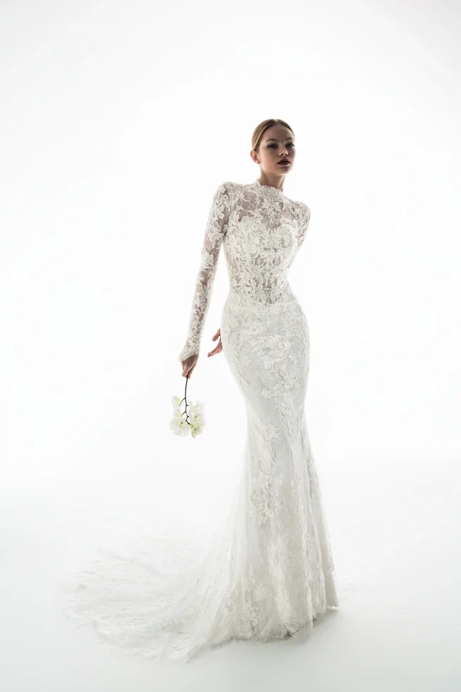 Auch ohne voluminösen Rock versprüht dieses Kleid von Élysée Privé royale Vibes.