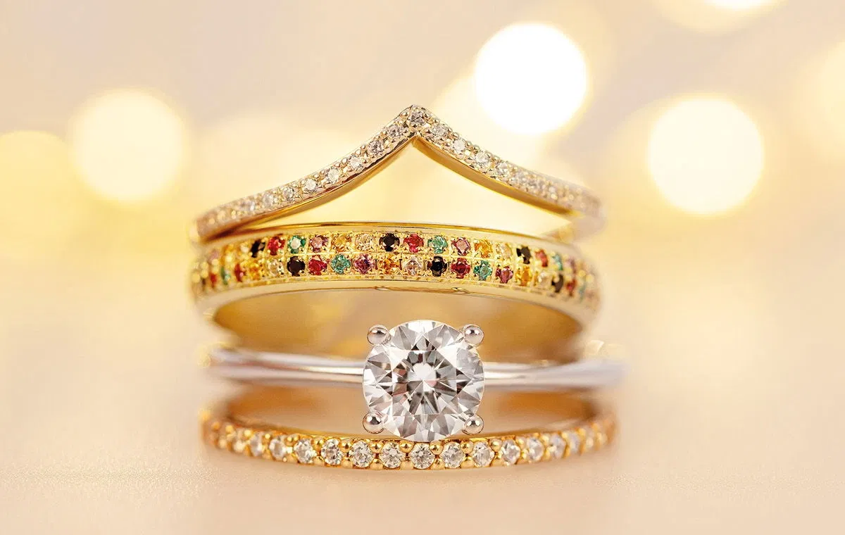 Ringe von Breuning in Gold und Weißgold mit bunten Diamanten und Solitären